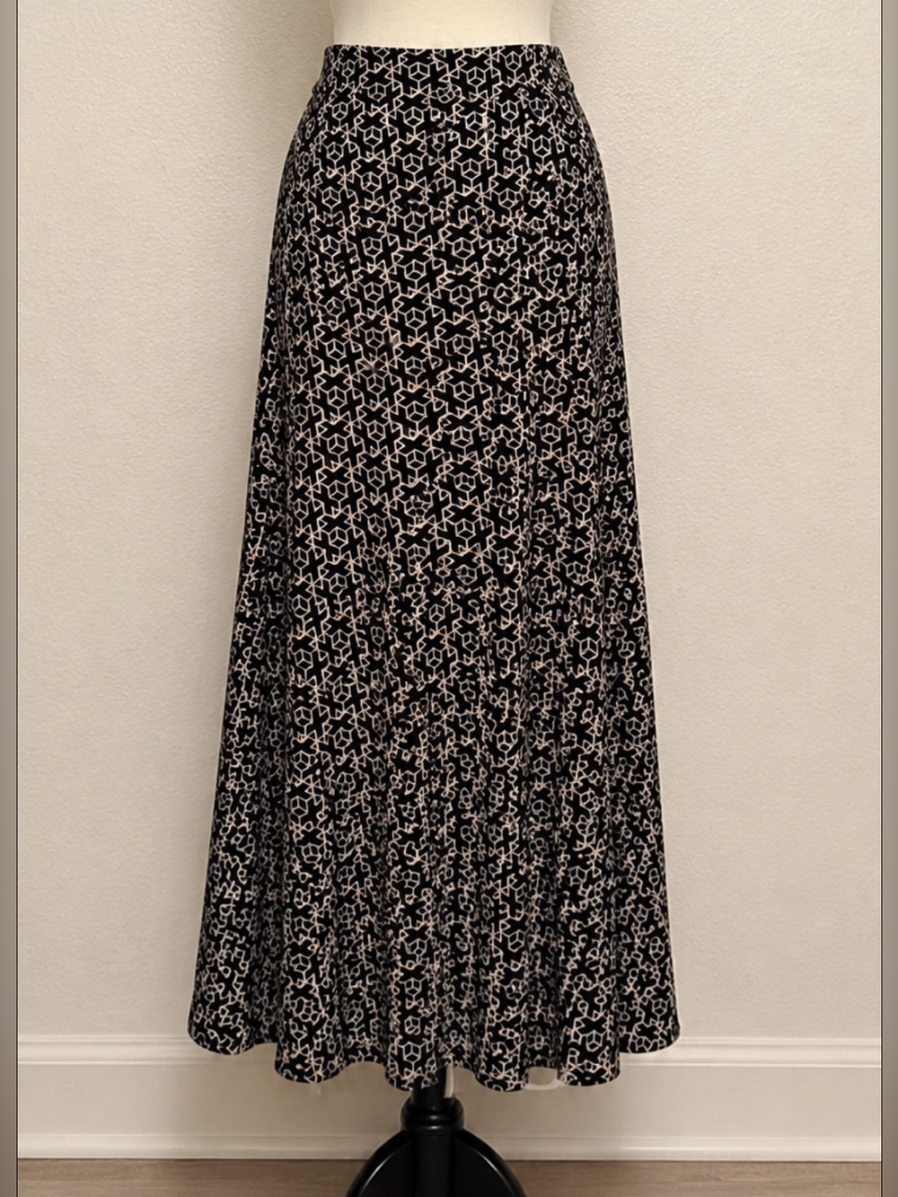 Maxi Skirt LuLaRoe Black and Cream Geometric Print size M